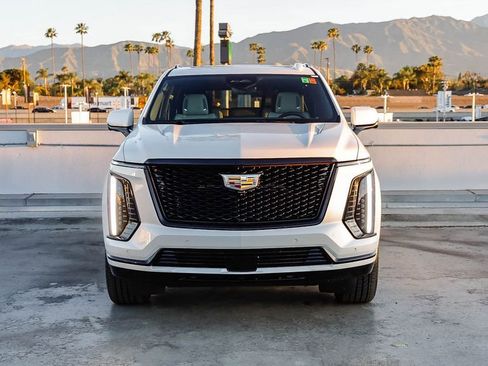 Used 2025 Cadillac Escalade Sport image 3