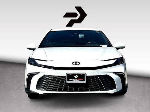 Used 2025 Toyota Camry SE w/ Convenience Package FWD image 3