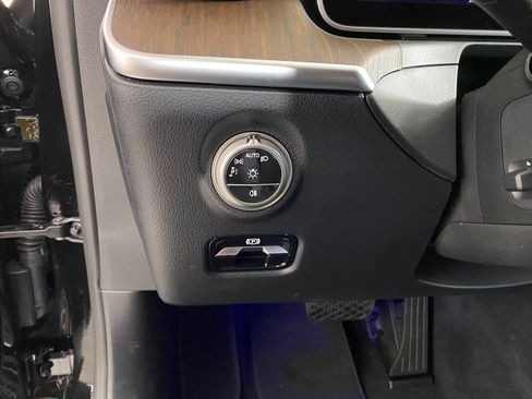 New 2025 Mercedes-Benz C 300 4MATIC Sedan image 18