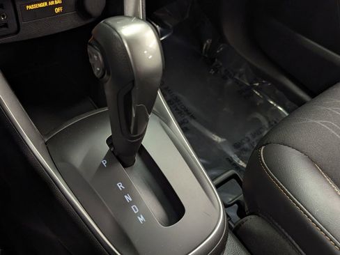 Used 2021 Chevrolet Trax LT w/ LT Convenience Package image 14