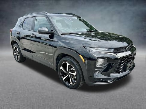 Used 2023 Chevrolet TrailBlazer RS FWD image 2