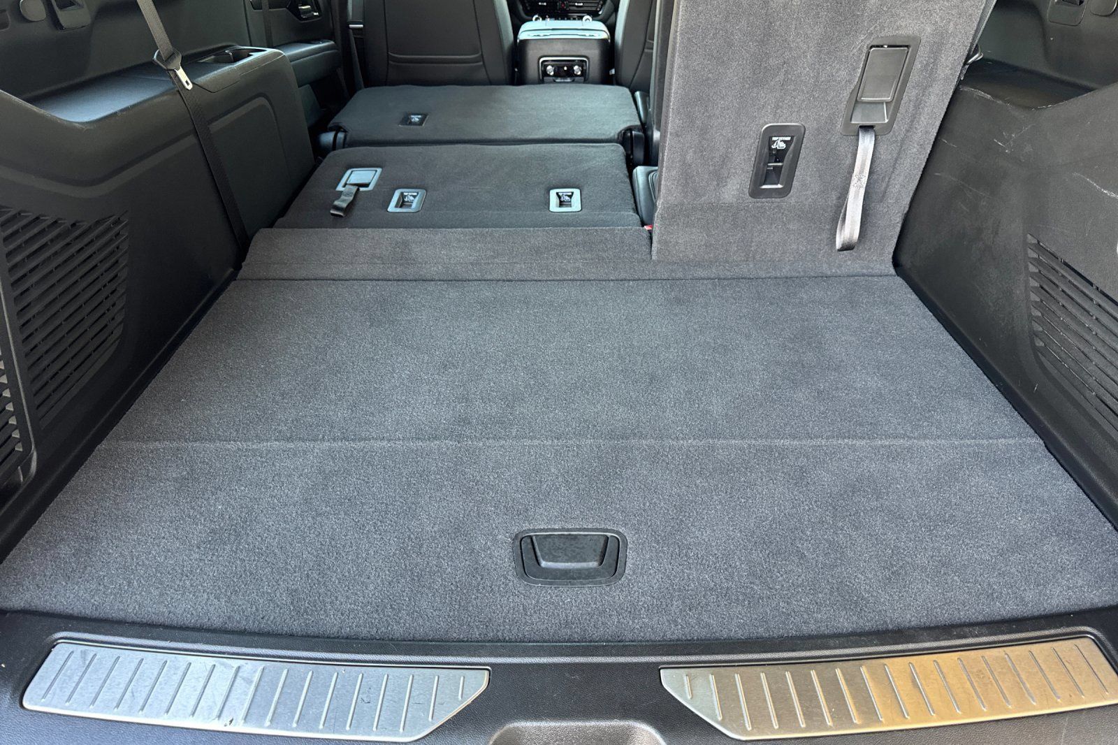 Certified 2026 Chevrolet Suburban RST RWD image 17