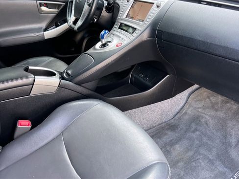 Used 2013 Toyota Prius Four image 18