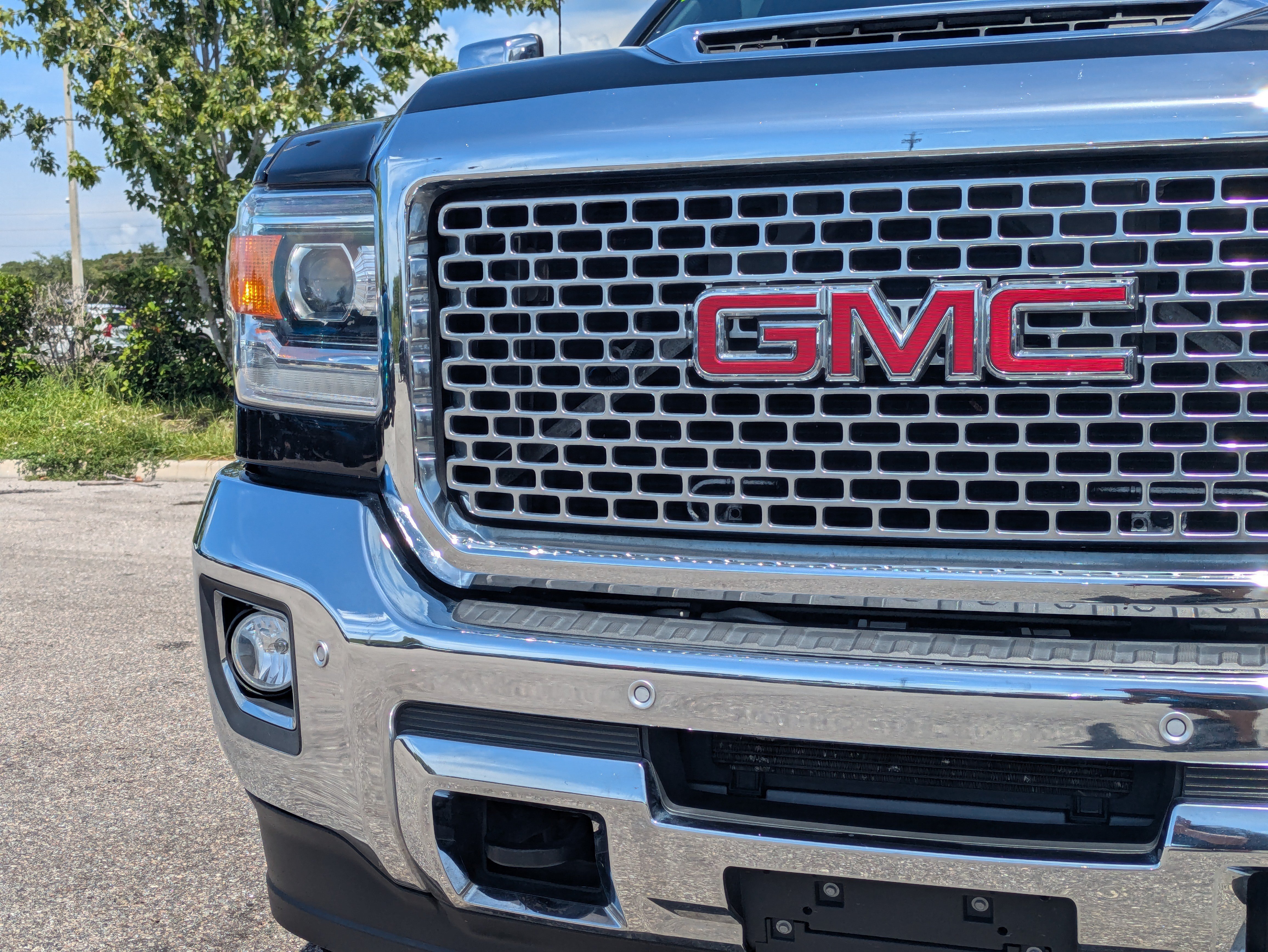 Used 2017 GMC Sierra 2500 SLT w/ Suspension Package, Off-Road AWD/4WD image 10