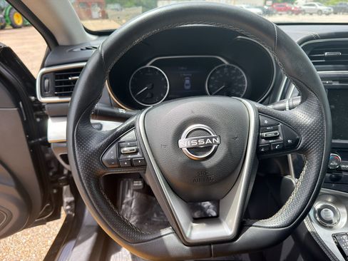 Used 2023 Nissan Maxima SV w/ Floor Mat Group FWD image 12