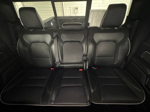 Used 2025 RAM 1500 Laramie AWD/4WD image 17