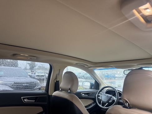 Used 2019 Ford Edge SEL w/ Equipment Group 201A image 9