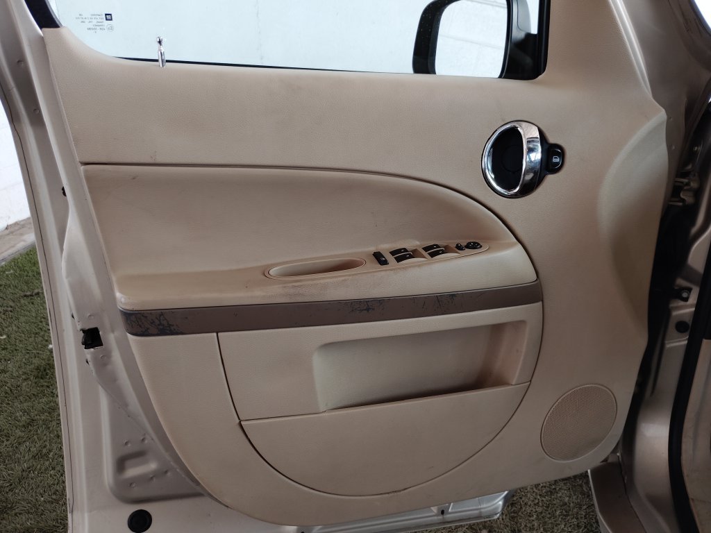 Used 2009 Chevrolet HHR LS FWD image 23