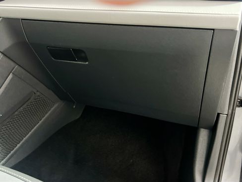 Used 2024 Volkswagen Taos SE image 35