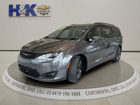 Used 2018 Chrysler Pacifica Touring-L Plus w/ Advanced Safetytec Group FWD image 3