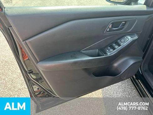 Used 2024 Nissan Rogue S FWD image 11