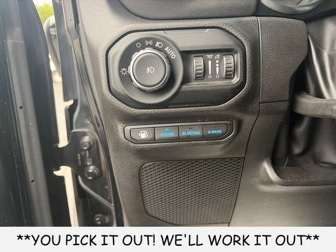 Used 2022 Jeep Wrangler Unlimited Sahara AWD/4WD image 11