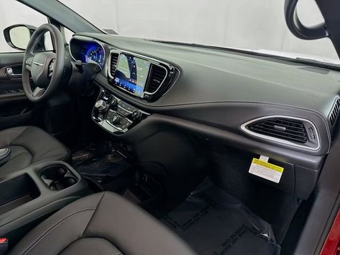 New 2026 Chrysler Pacifica Select image 27