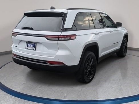 New 2025 Jeep Grand Cherokee Altitude image 5