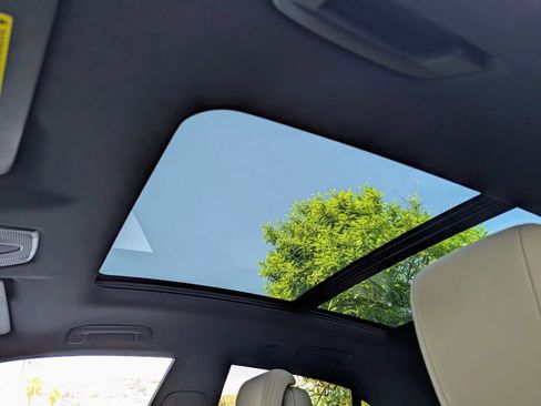 Used 2024 Porsche Macan 4 Electric image 15