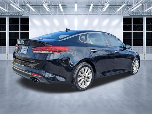 Used 2018 Kia Optima S image 4