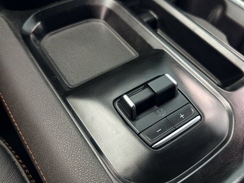 Used 2025 GMC Sierra 2500 AT4 image 28