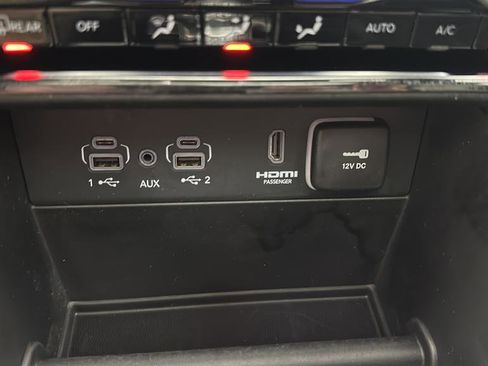 Used 2023 Jeep Grand Cherokee Overland AWD/4WD image 24