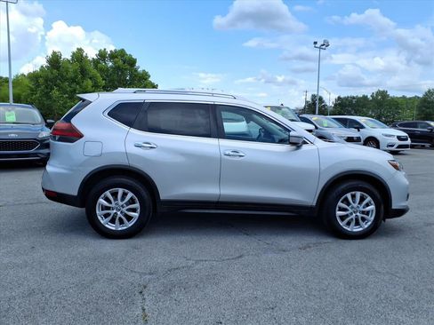 Used 2018 Nissan Rogue SV AWD/4WD image 4