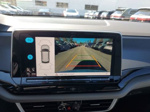 New 2026 Volkswagen Atlas Cross Sport SEL R-Line image 23