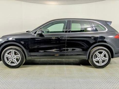 Used 2016 Porsche Cayenne w/ Premium Package AWD/4WD image 3