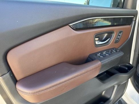 Used 2025 Honda Pilot Elite image 21