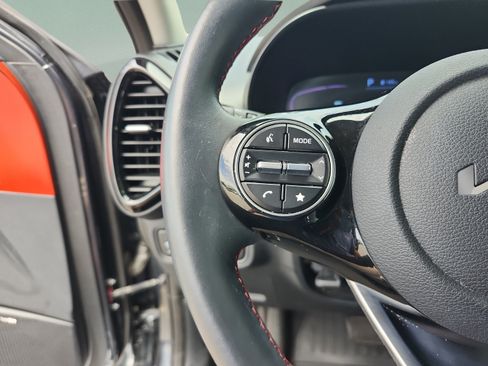 Certified 2025 Kia Soul GT-Line w/ GT-Line Technology Package FWD image 15