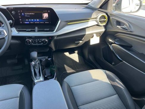 New 2026 Chevrolet Trax LT w/ Midnight Edition FWD image 16