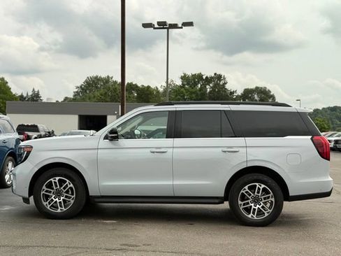 Used 2025 Ford Expedition Active AWD/4WD image 47