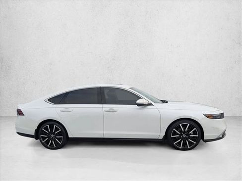 Used 2023 Honda Accord Touring image 4