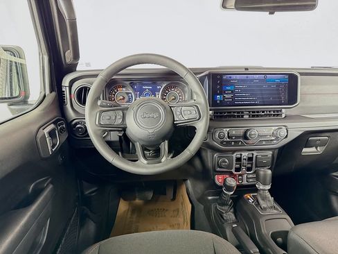 Used 2025 Jeep Wrangler Unlimited Rubicon AWD/4WD image 22