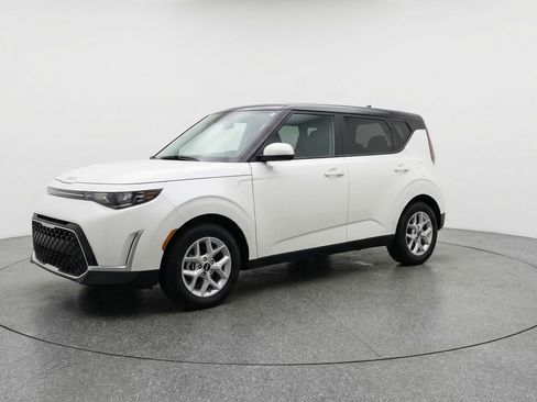Used 2025 Kia Soul LX w/ LX Technology Package image 3