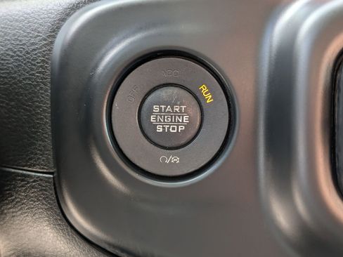 Used 2019 Jeep Wrangler Unlimited Sahara w/ Uconnect 4C Nav & Sound Group AWD/4WD image 17