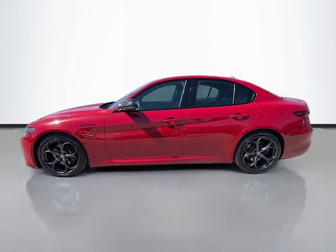 Used 2023 Alfa Romeo Giulia Estrema image 6