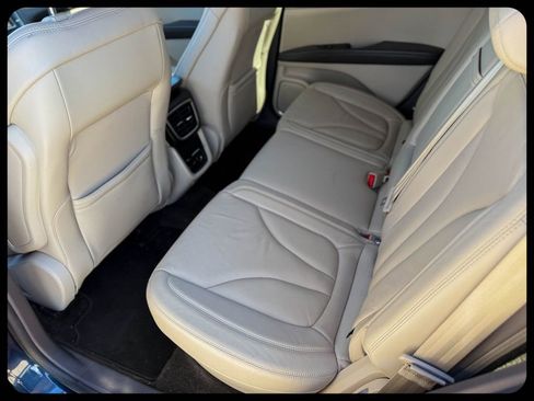 Used 2017 Lincoln MKX Reserve image 21