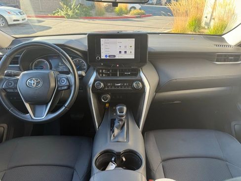 Used 2024 Toyota Venza LE image 13