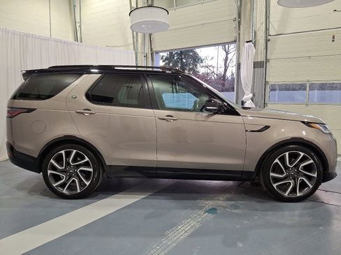 Certified 2025 Land Rover Discovery Dynamic SE image 6