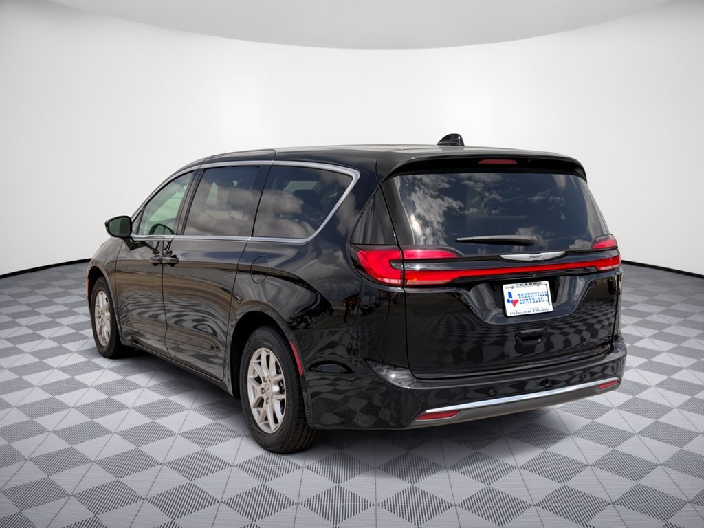 Used 2024 Chrysler Pacifica Touring-L FWD image 3