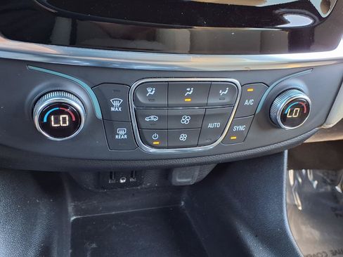Used 2023 Chevrolet Traverse LS FWD image 6