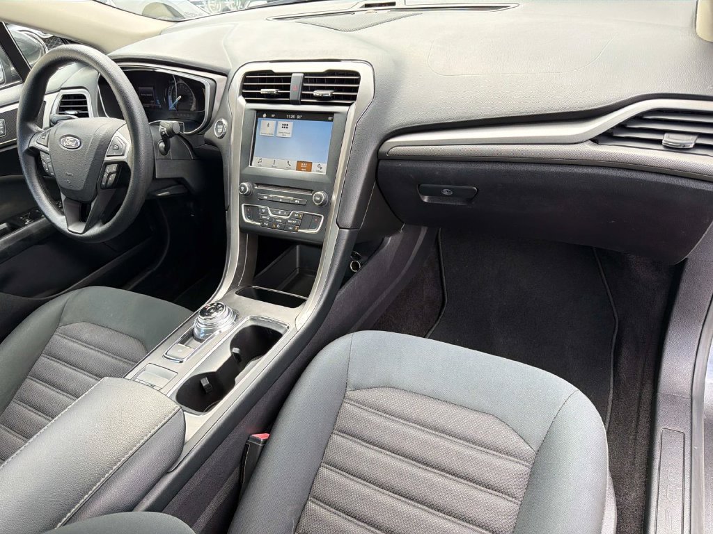 Used 2017 Ford Fusion SE w/ Fusion SE Technology Package FWD image 12