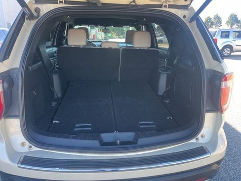Used 2018 Ford Explorer XLT w/ Equipment Group 202A image 29