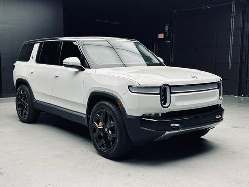 Used 2023 Rivian R1S Launch Edition AWD/4WD image 8