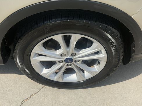 Used 2017 Ford Escape SE FWD image 13