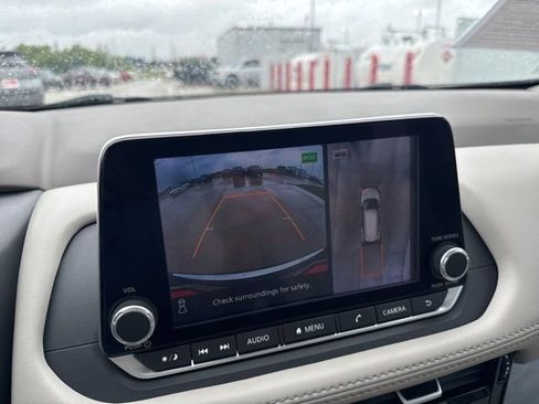 Used 2023 Nissan Rogue SL FWD image 30