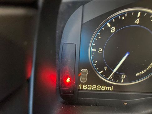 Used 2015 Cadillac Escalade Luxury RWD image 30