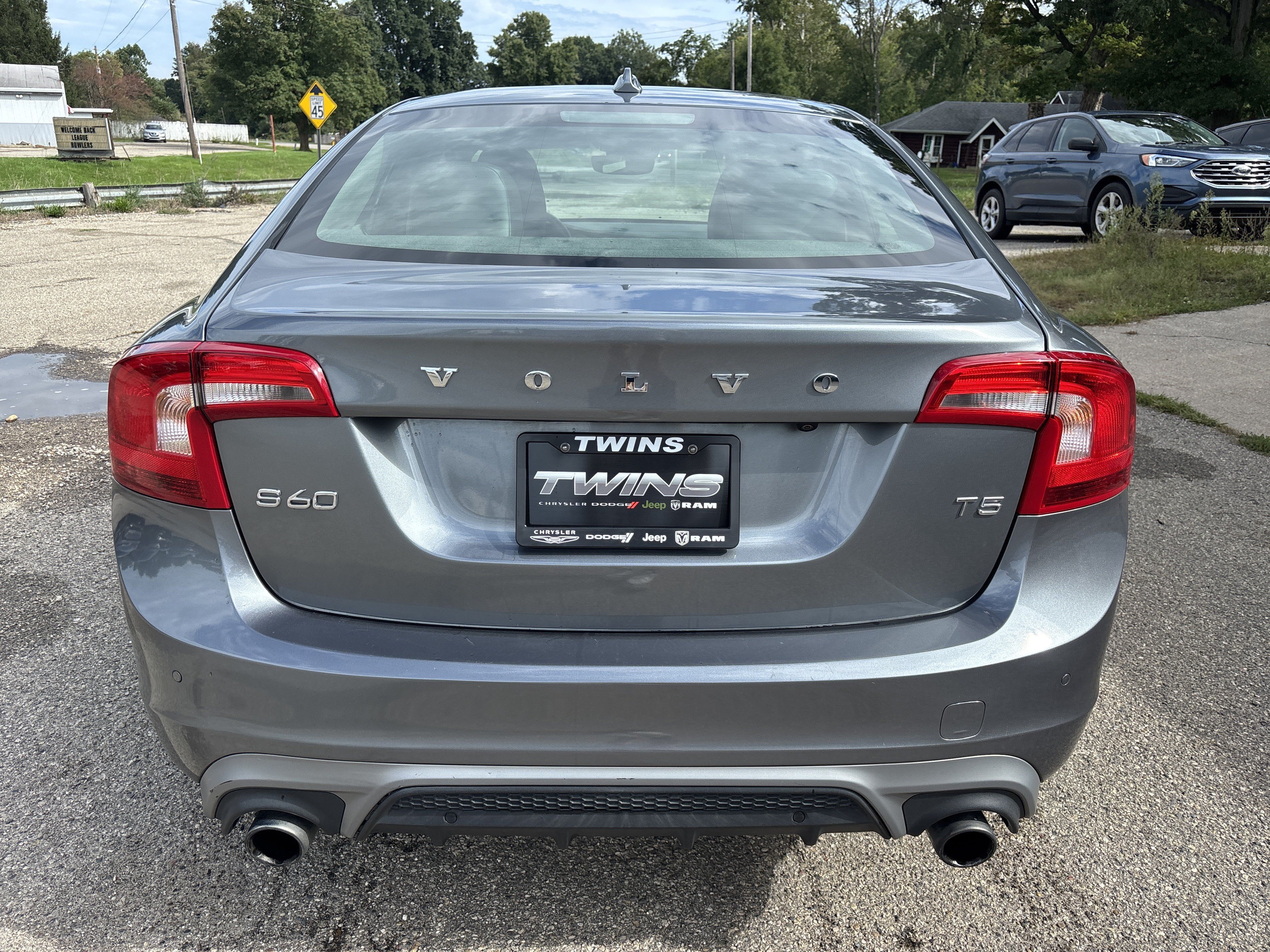 Used 2018 Volvo S60 T5 Dynamic w/ Vision Package FWD image 4
