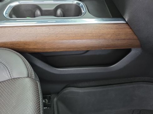 Used 2022 Chevrolet Silverado 1500 High Country w/ Technology Package image 11