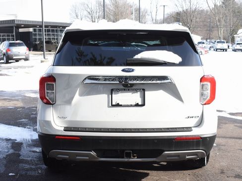 Used 2021 Ford Explorer XLT w/ Equipment Group 202A image 5