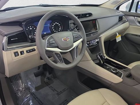 New 2026 Cadillac XT5 Premium Luxury image 16