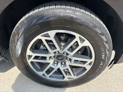 Used 2025 Ford Expedition Active AWD/4WD image 17